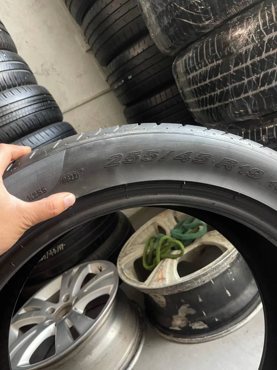 2 Lốp Pirelli mới 95% 255/45r19